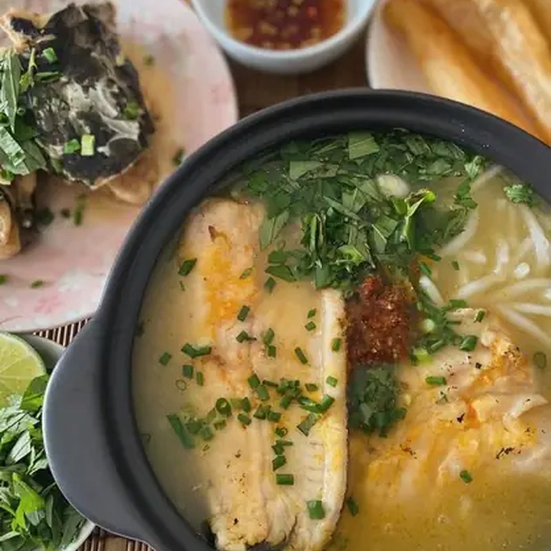 Bánh Canh Cá Lóc Miền Trung: Bí Quyết 10 Năm Kinh Nghiệm