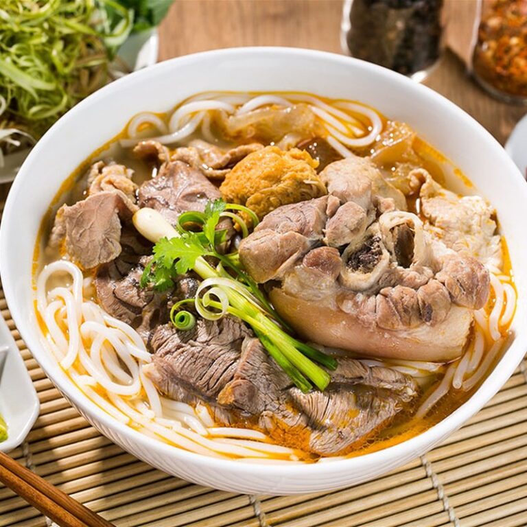 Bí Quyết Bún Bò Huế Chuẩn Vị Huế Từ Chuyên Gia 10 Năm