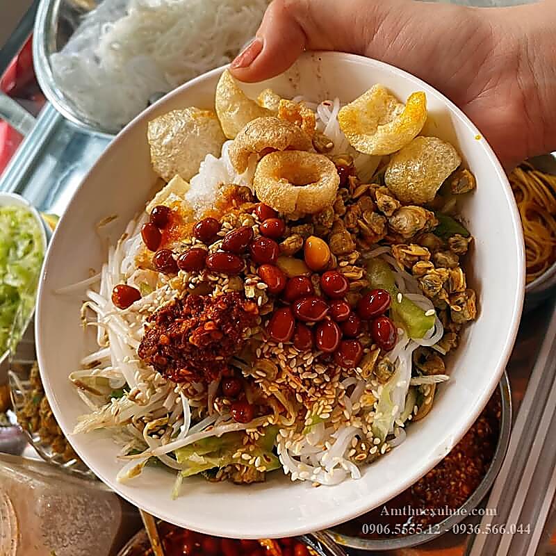 quán cơm hến ngon ở Huế